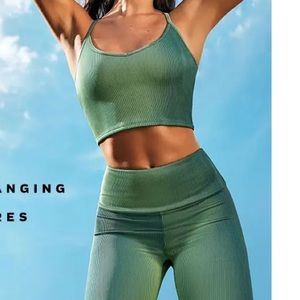 [SOLD] Carbon38 two toned ribbed workout set - green